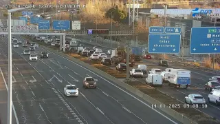 Imagen de la A-5 a la entrada de Madrid este martes 14 de enero de 2025 por la mañana.