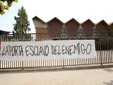 Pancarta contra Laporta en los aledaños del Camp Nou