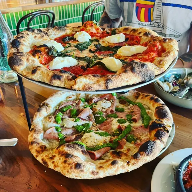 Pizzas Yellow Moto
