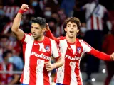 Luis Suárez y Joao Félix celebran la victoria del Atlético de Madrid.