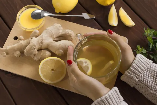 Té con jengibre y cúrcuma.